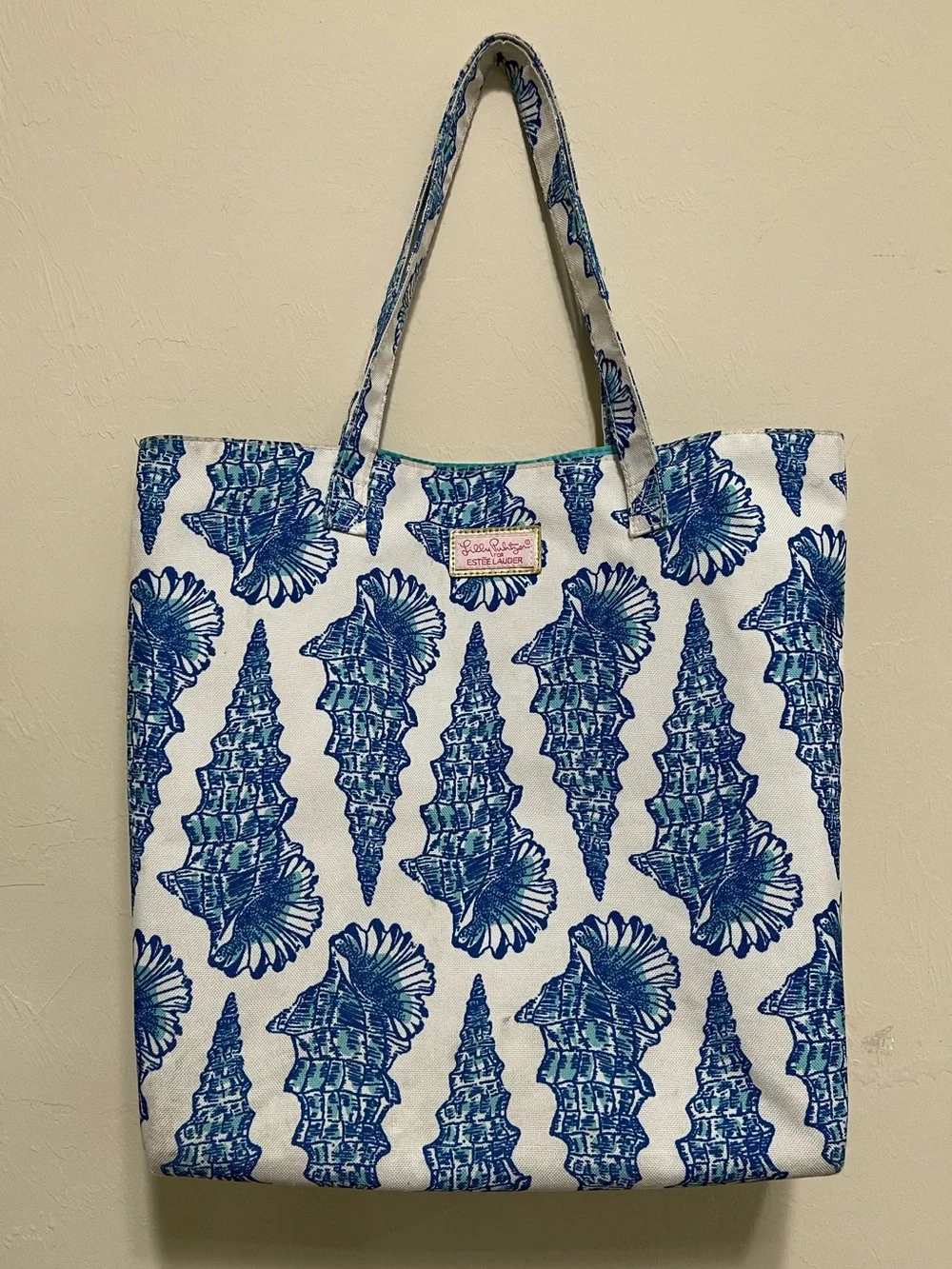 Lilly Pulitzer for Estee Lauder Tote Bag White Turquoise Blue Shell Print Lined